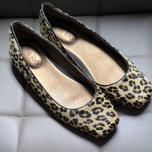 Me Too Leopard Print Women's Flats